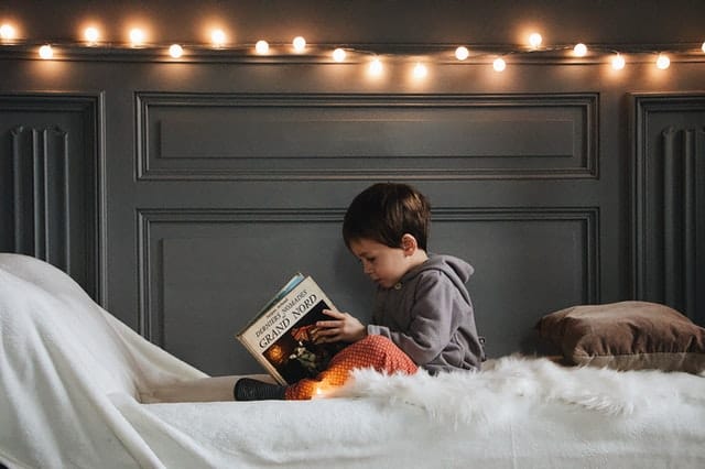 Best Book Lights for Reading in Bed  |  2022 Buyer’s Guide & Reviews
